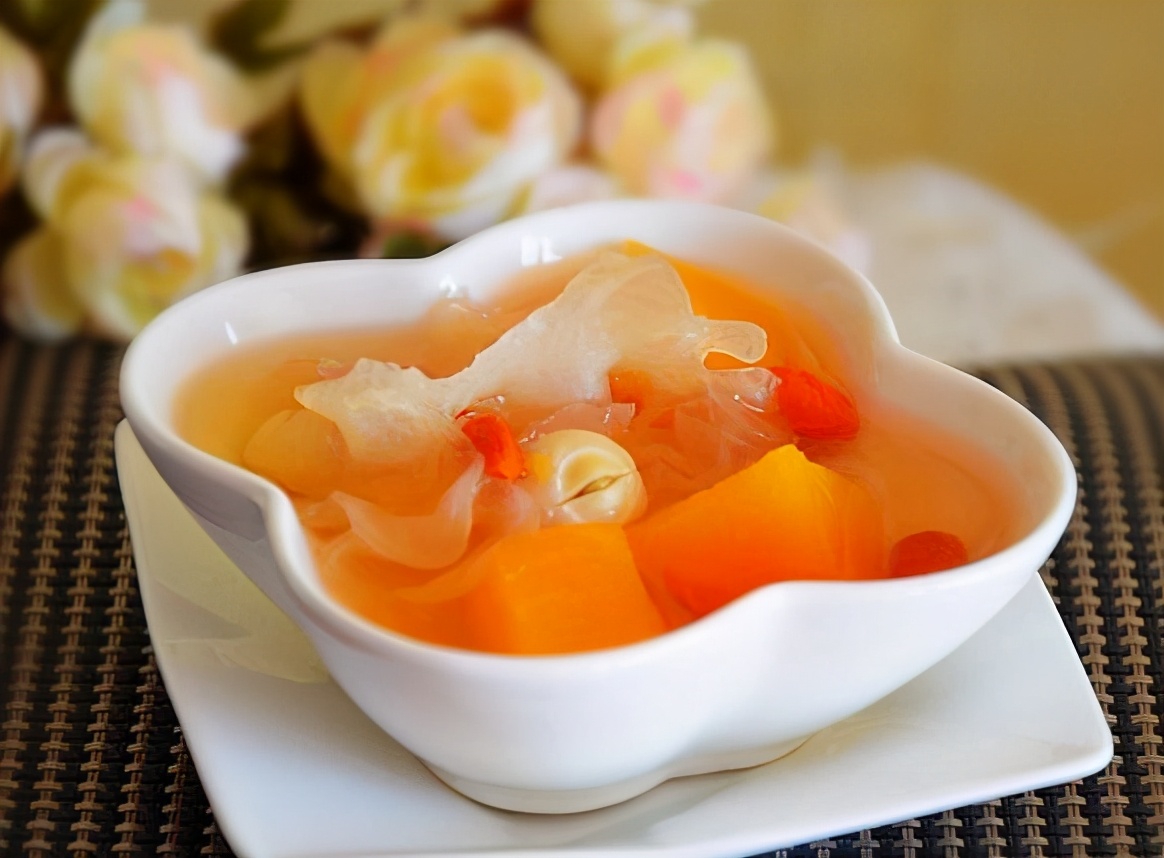 Clear lungs, nourish and nourish skin, stewed papaya with Sydney white