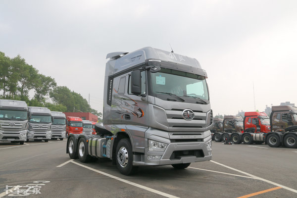 这8种颜色解放J7牵引车，哪一款才是你的最爱？