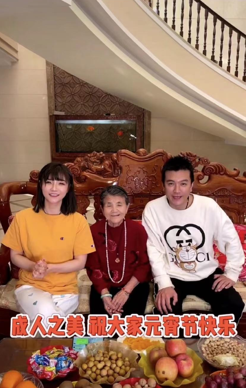 杨子居家穿万元奢侈品，豪宅曝光似宫殿，却用