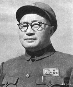 刘伯承办校，会上点名10个将领，希望来学习，其