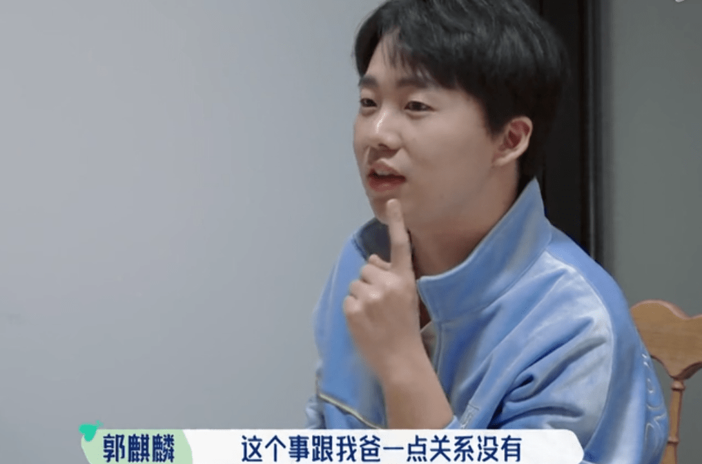 郭麒麟体重曾达196斤，因肥胖产生自卑心理，减下74斤后常年吃药