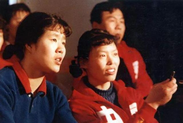 中国女排五连冠功臣，退役后因病去世，骨灰中