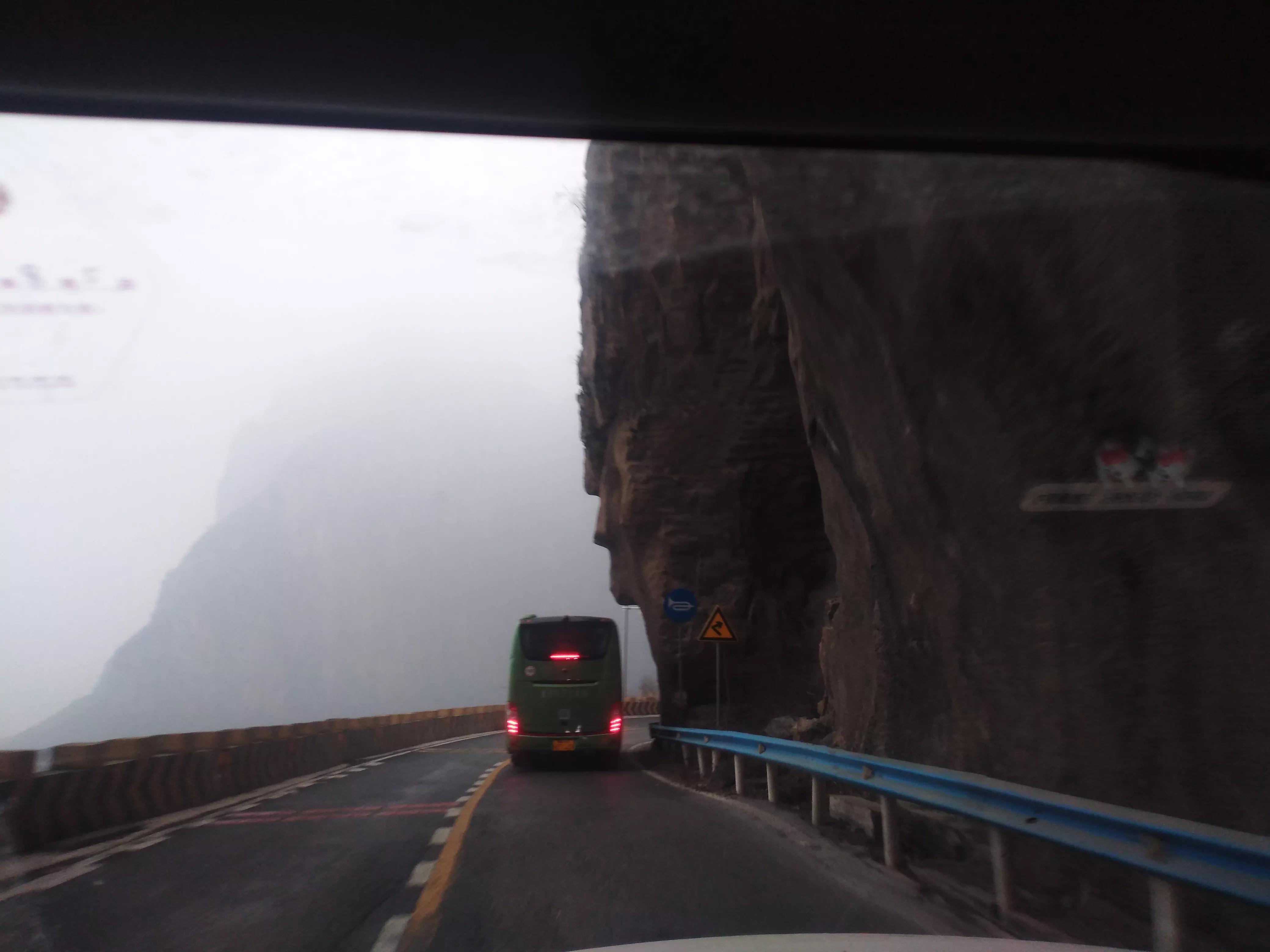 這條盤山公路，各種彎道隧道繞，就藏鄭州周邊，你知道哪兒嗎