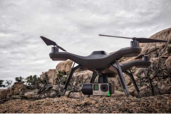 他垄断全球8成市场，搞垮美国无人机巨头，仅用9年财富突破200亿