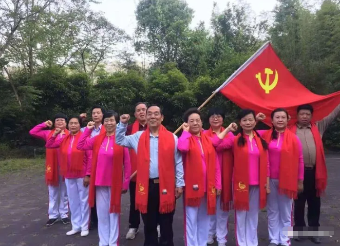 百岁良辰喜万千，挥毫舞墨满诗笺~诗词作品