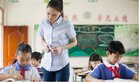 事关退休！“延迟退休”改为“工龄退休”？教师公务员都支持