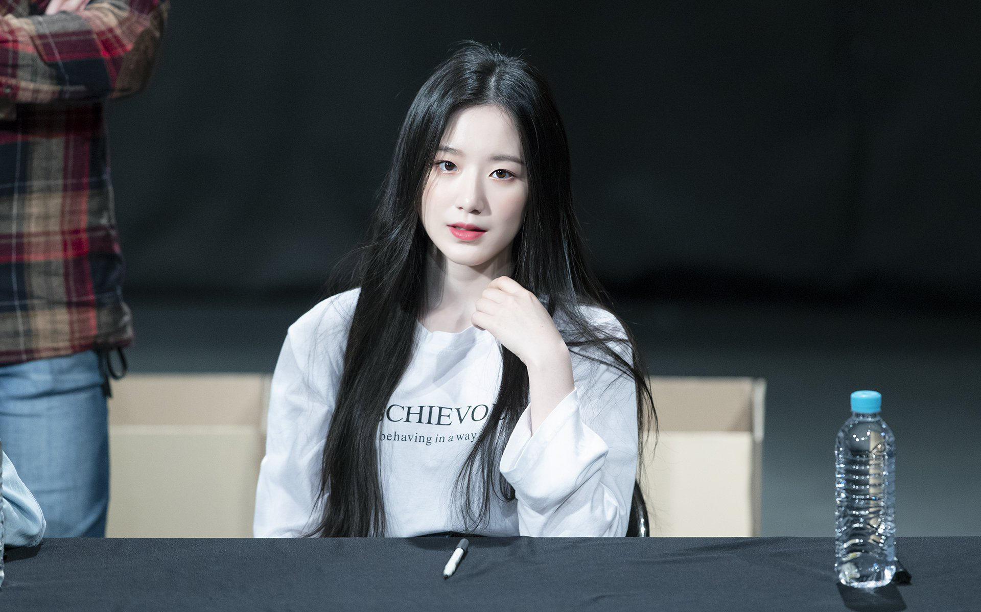 叶舒华疑似遭遇不公对待粉丝团停止专辑团购韩网友均表示理解