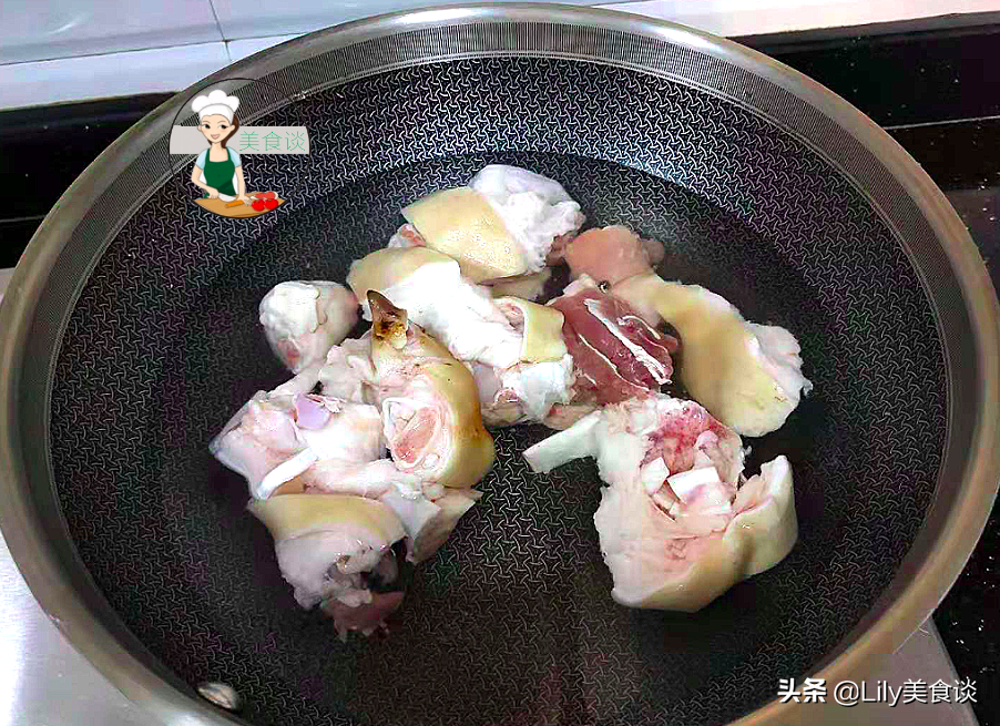 秋天，这肉记得多吃，比排骨便宜，比牛肉温和，秋天炖一锅太馋人