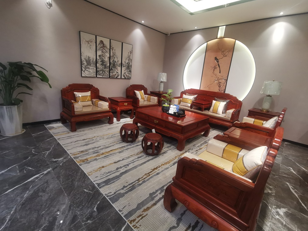 More and more people pay attention to the mahogany culture, so why is mahogany furniture more