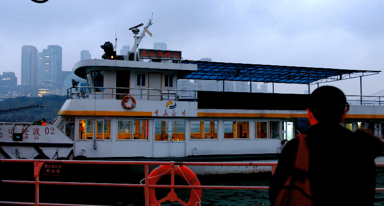 重庆轮渡：满足本地人的通勤需求，升级后变成游客的打卡地