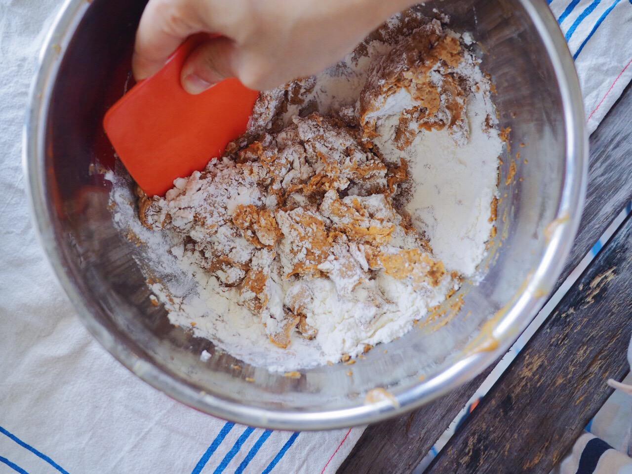 想吃花生酱不用买，5块钱自制一大瓶，纯正无添加，还能做曲奇