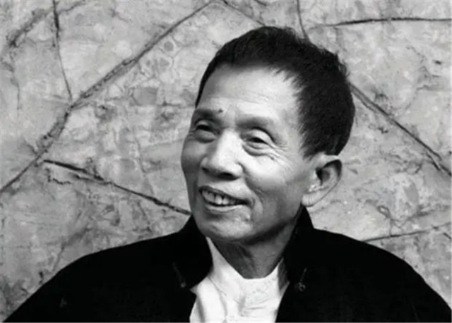 2001年，刘家良为给小30岁娇妻惊喜，突袭回家3分钟后男领导坠亡