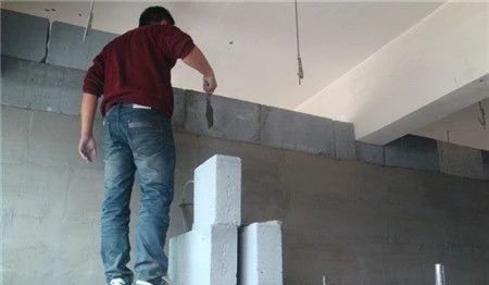 轻质砖可以用水泥砌吗？轻质砖隔墙怎么样？