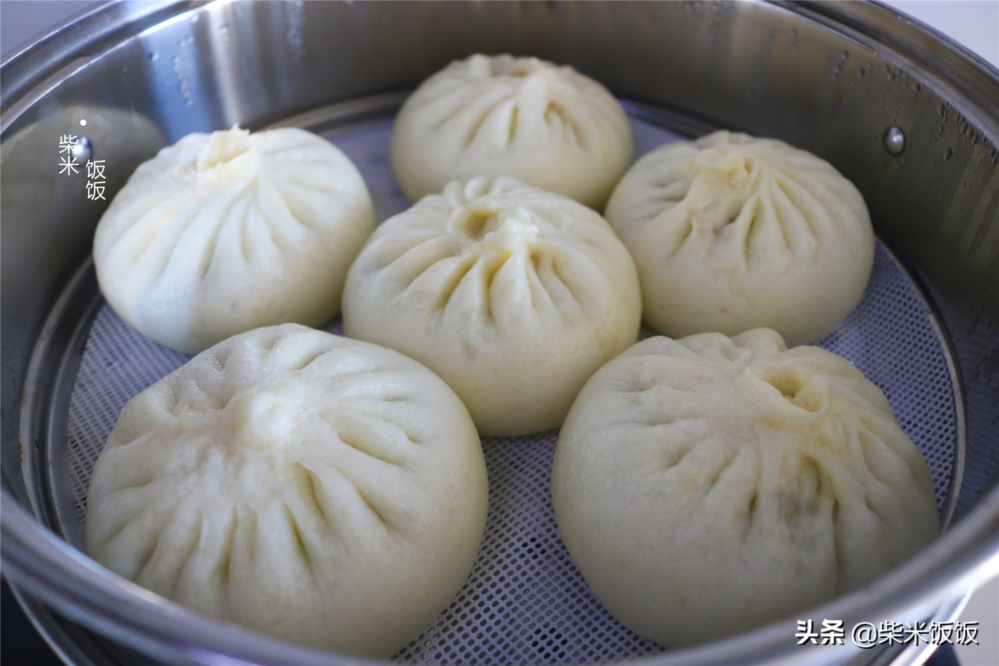 夏季蒸包子，這個餡的要試試，比韭菜更鮮美，個個飽滿不塌陷