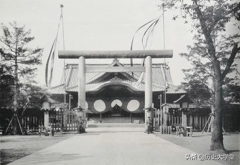 日本戰(zhàn)敗投降后，麥克阿瑟為何放棄燒毀日本的靖國神社