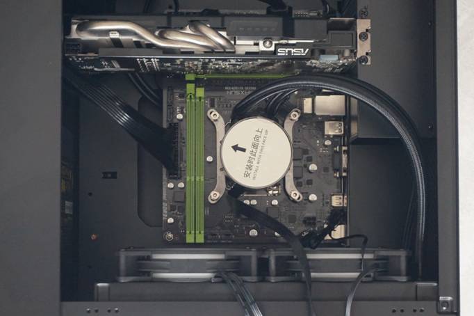 机箱的主角光环-Apexgaming艾湃TITAN-240 PRO电竞水冷散热器评测