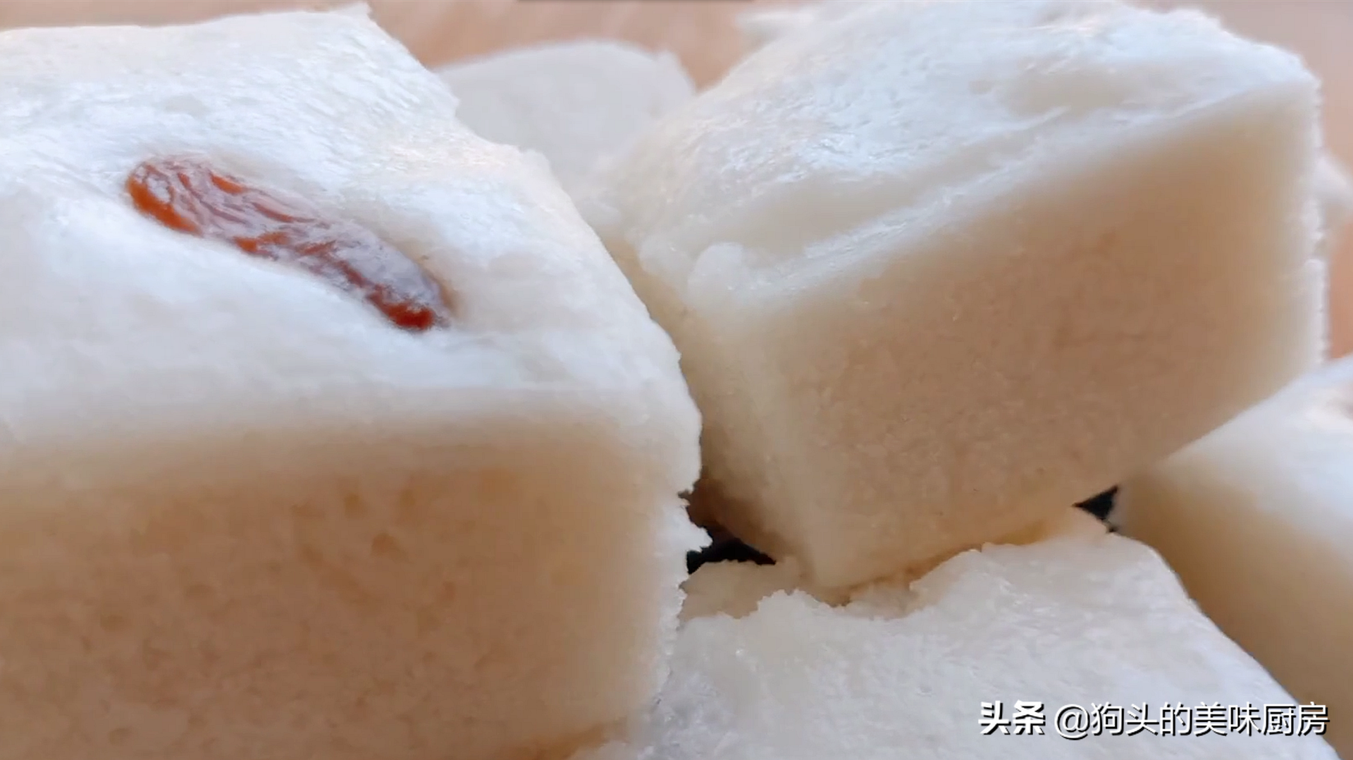 它比饅頭簡單，比麵包好吃，我家隔三差五就做，香甜鬆軟真好吃