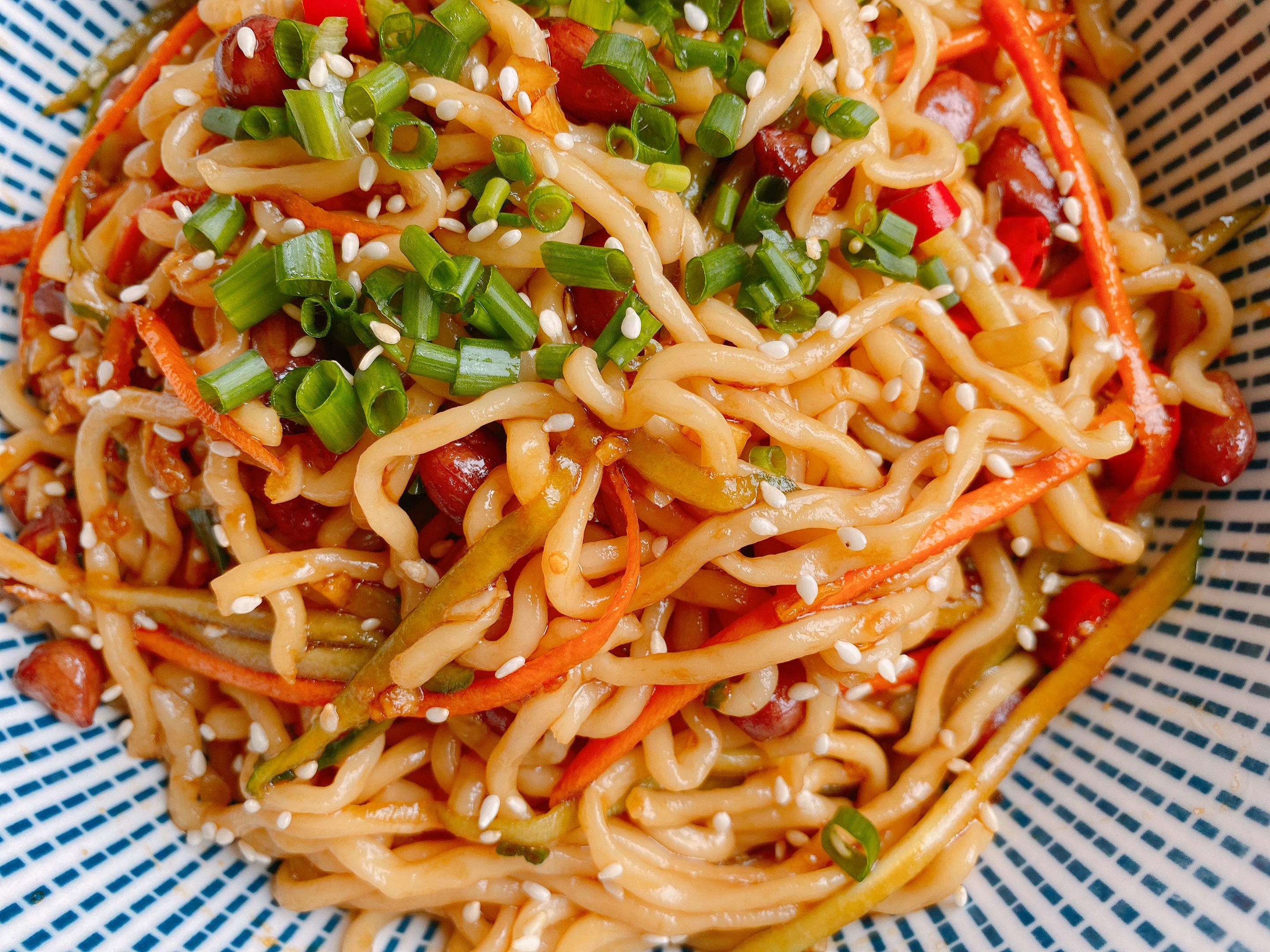 夏天馋这口凉拌面，掌握秘诀“321”，面条不粘连，爽滑筋道入味