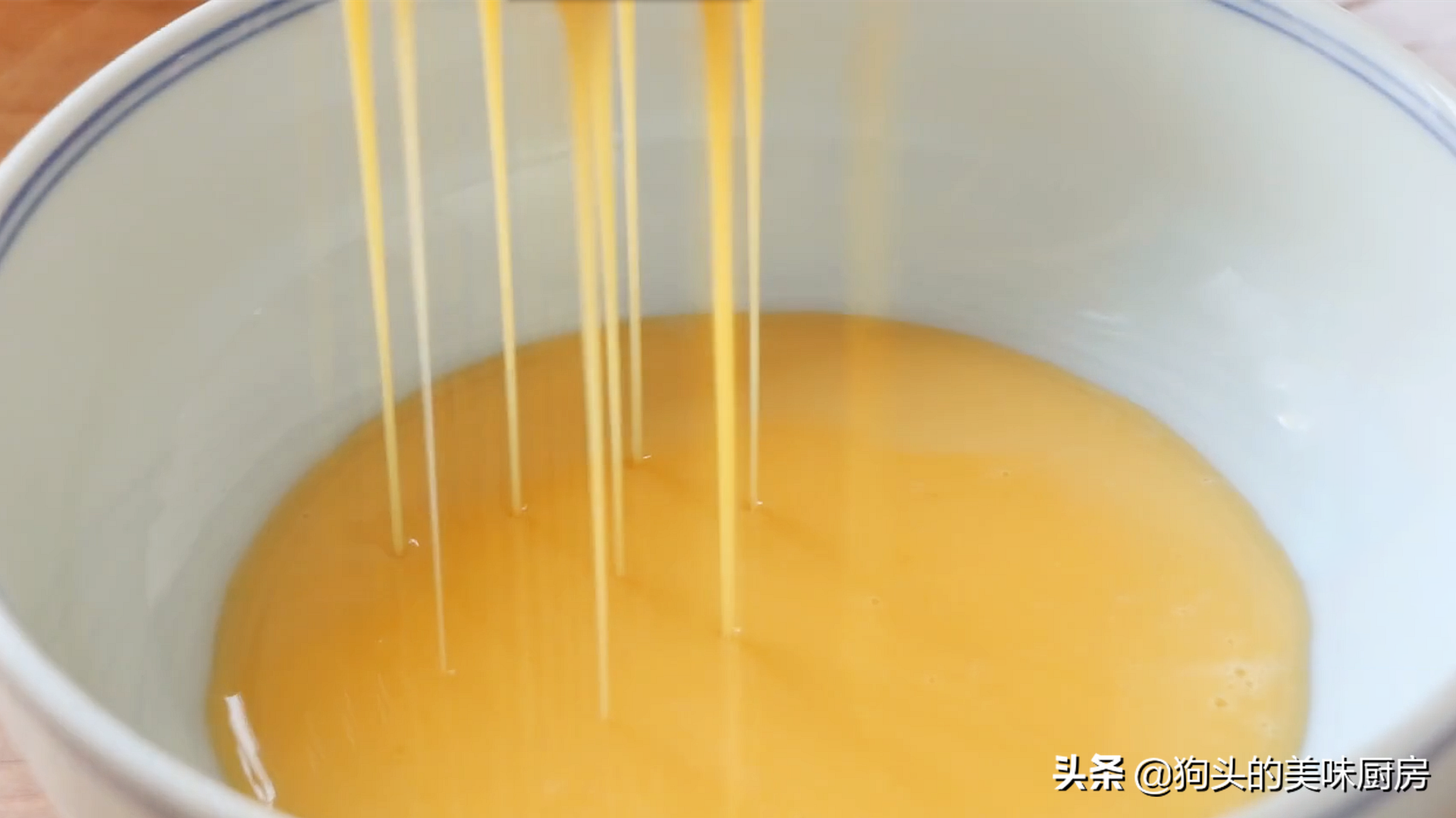 蛋餃用這個方法做，個個圓潤好看，簡單又方便，直接吃燉湯都可以
