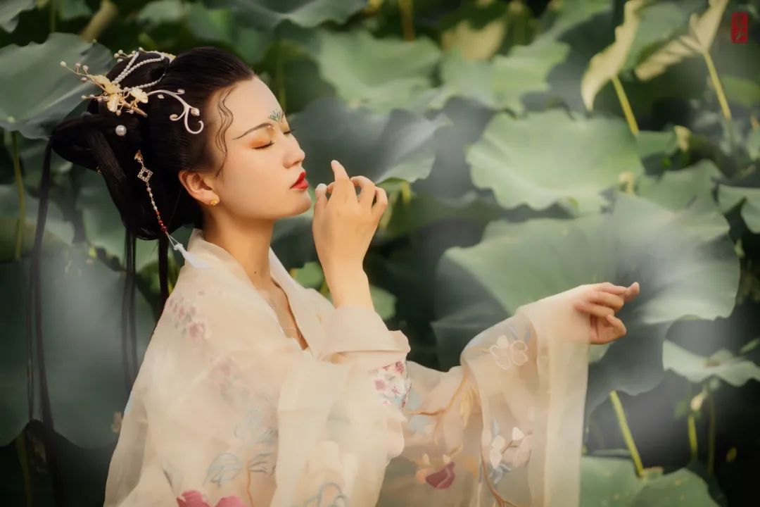 苏轼回忆七岁与尼姑的往事，写下一首香艳词，结尾9字成网络金句-第2张图片-非凡网