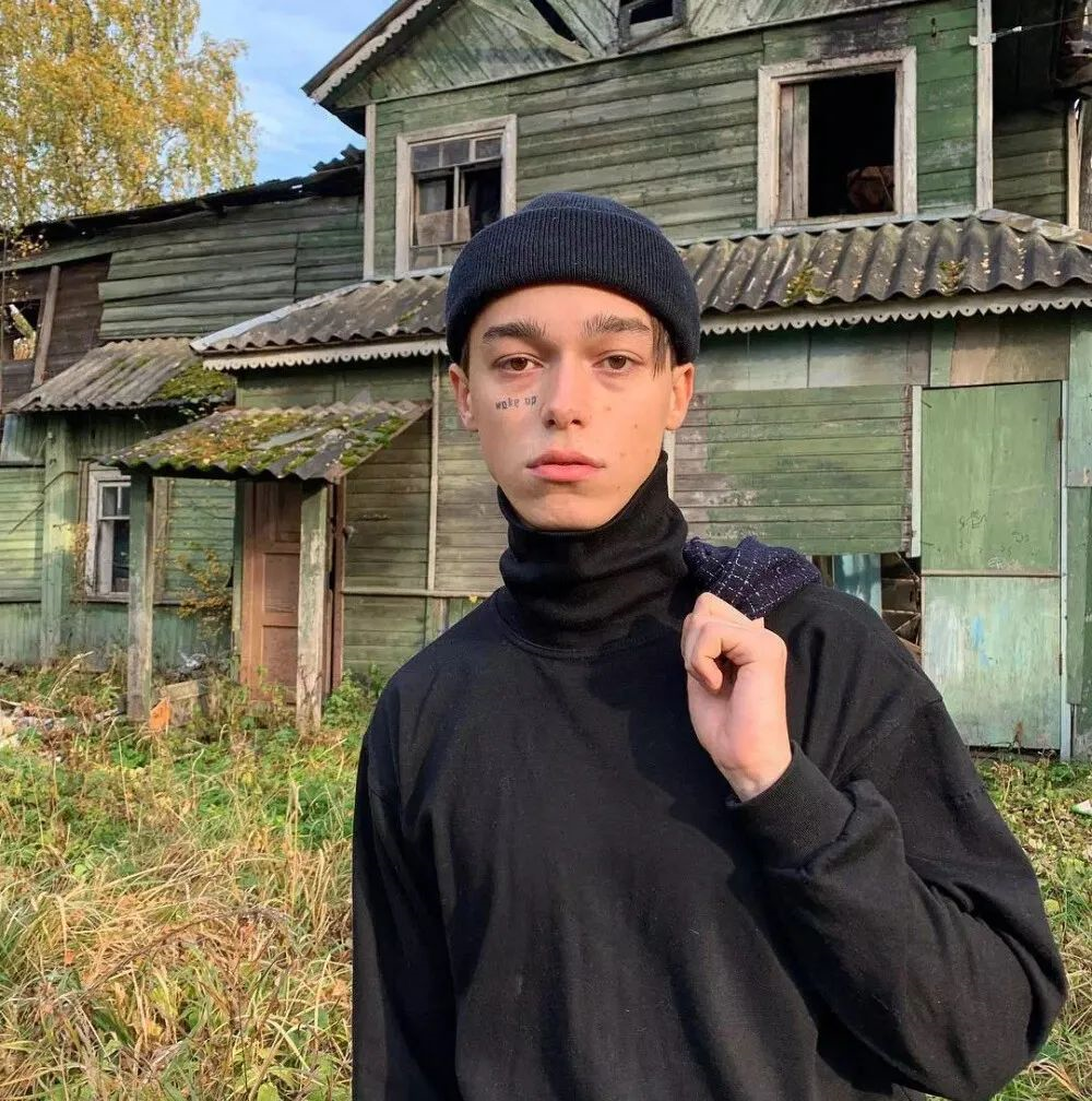 男生头像：高冷帅气男生头像