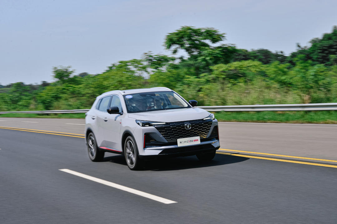 买10万元级SUV，长安CS55 PLUS要啥有啥
