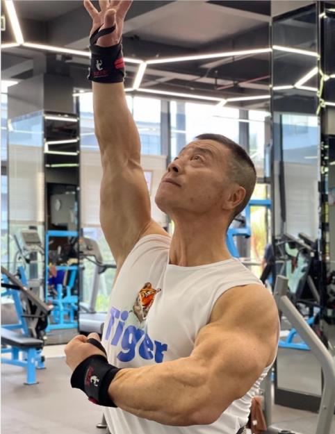 “健美常青树”杨新民，健美冠军老了会怎么样？71岁感觉像中年