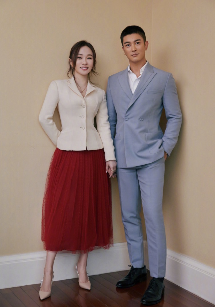 霍思燕晒儿子吃雪糕，嗯哼近期瘦出瓜子脸，网友直呼越来越像杜江