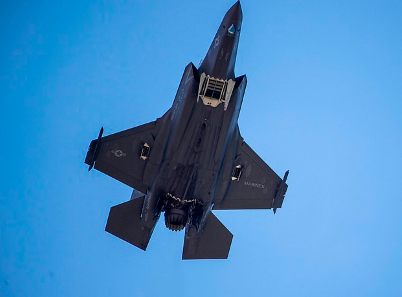��ý����܊F-35��C����ײ�ϼ��͙C������˲�g���ɾ޴����