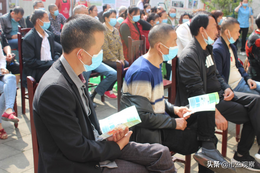 遂宁市市场监管局开展城乡接合部假冒伪劣商品辨假识假和校园食品安全​宣传活动