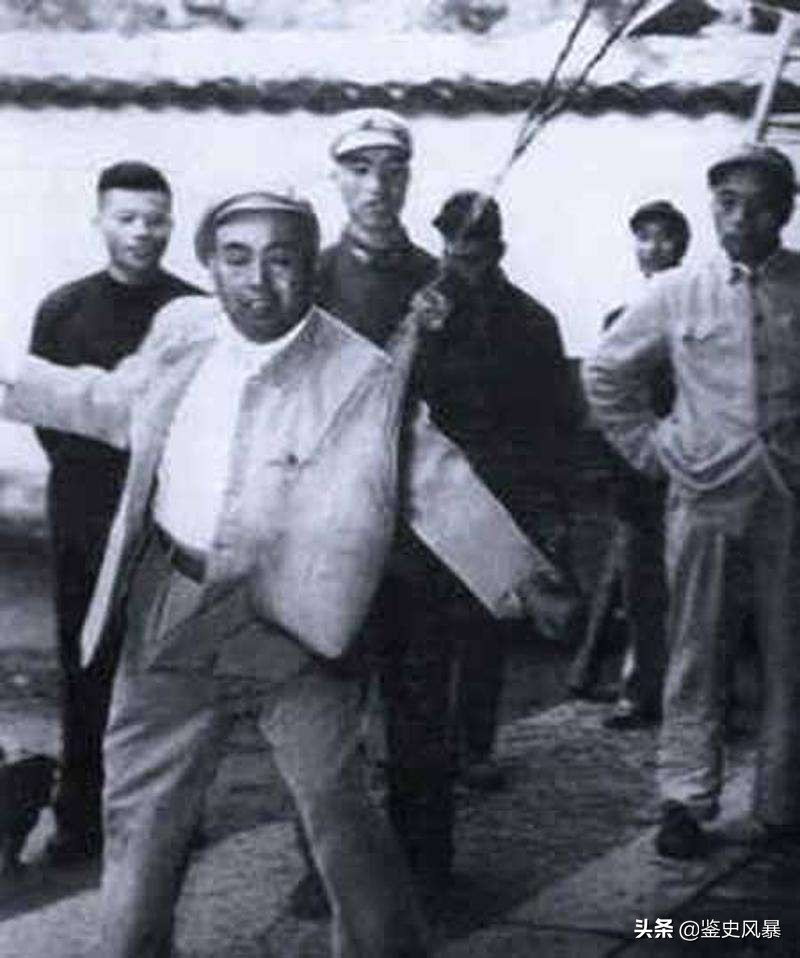 许世友被关，妻子未探望、反写决裂信，解禁后