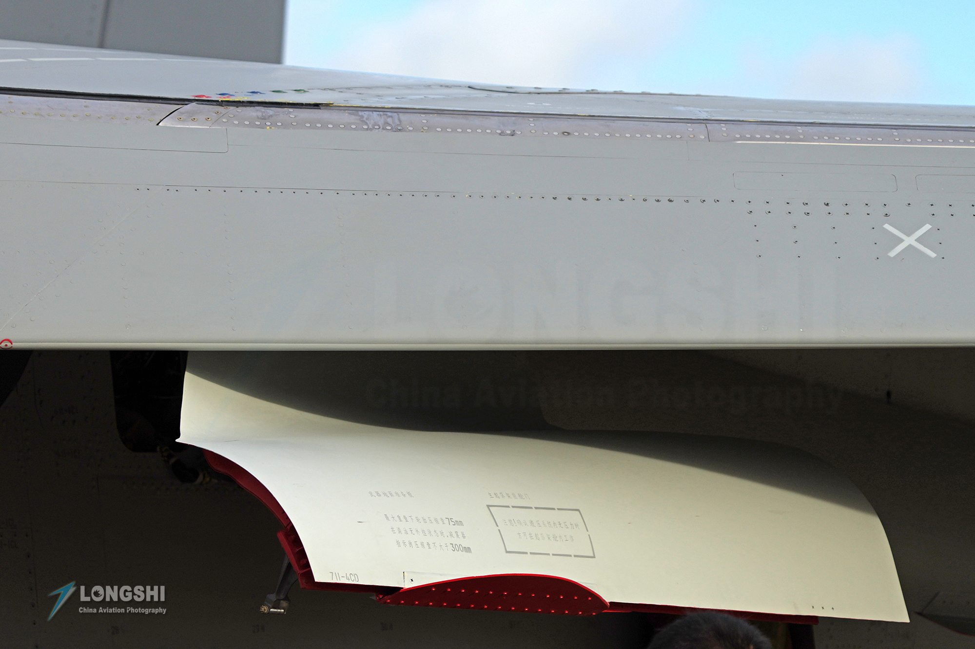 �麣��չ��Ļ�ڼ�����16����ս�������ǳ�������EA-18G¢�ϲ���