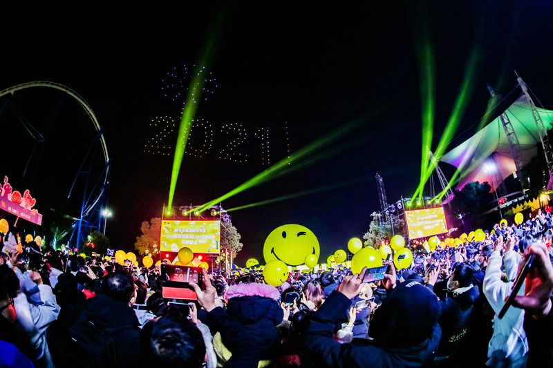 邂逅浪漫流星雨，武汉欢乐谷LIGHTS游乐园元旦启幕