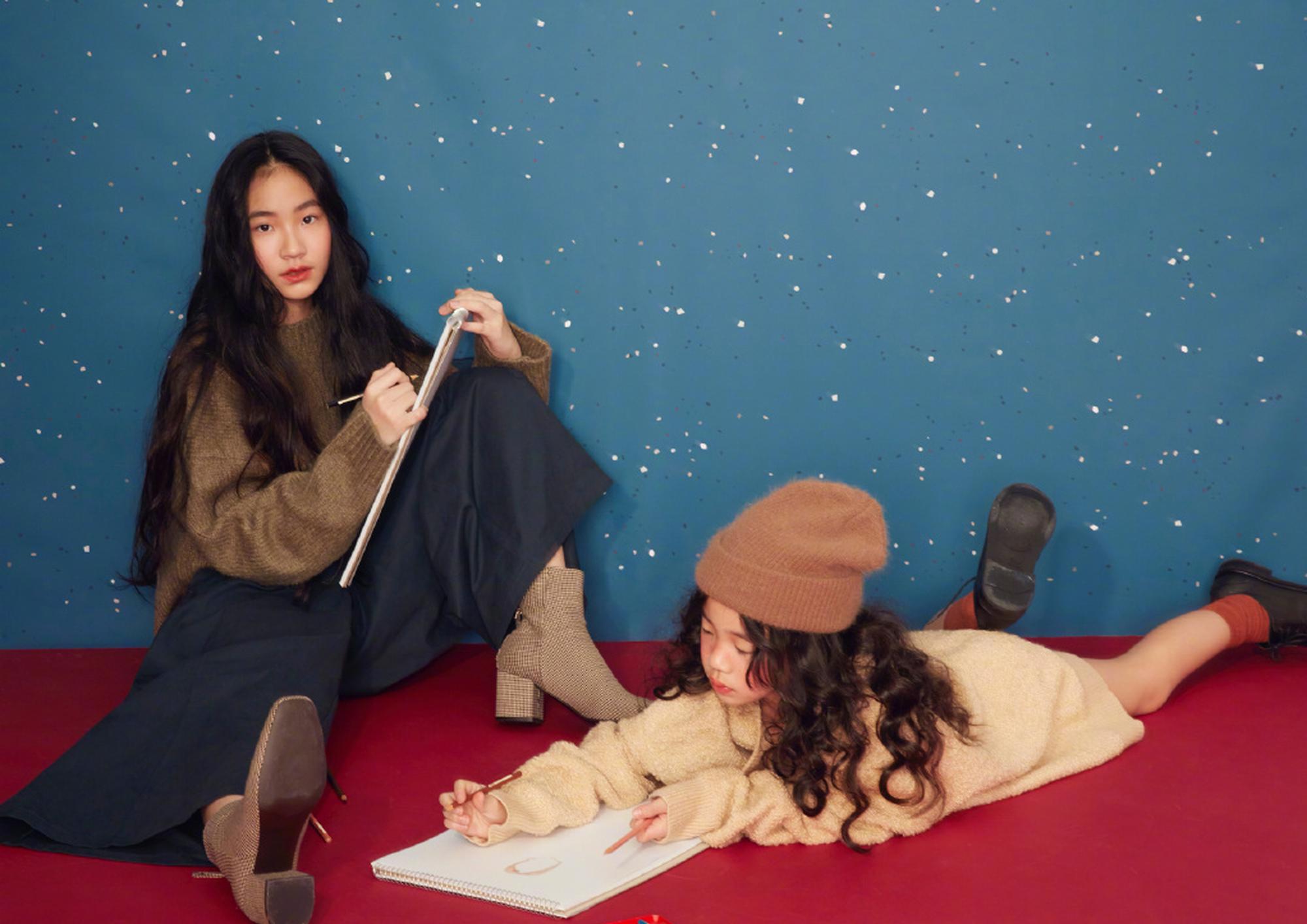 小s二女儿单独拍大片身材好，Lily笑容甜美曾被称为女版易烊千玺