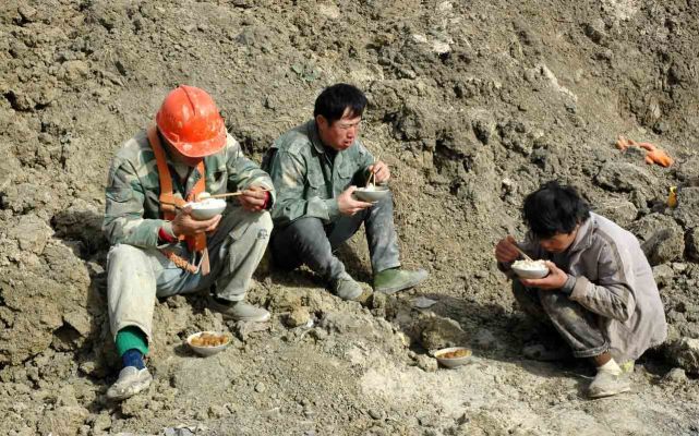 谁能威胁到中国世界工厂？从人口和就业看�中国制造�的真正危机