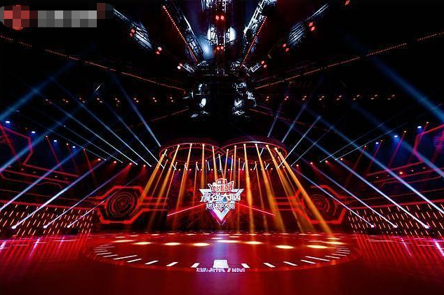 《最强大脑》开播引争议，被指是"最强作秀"，逐渐娱乐化