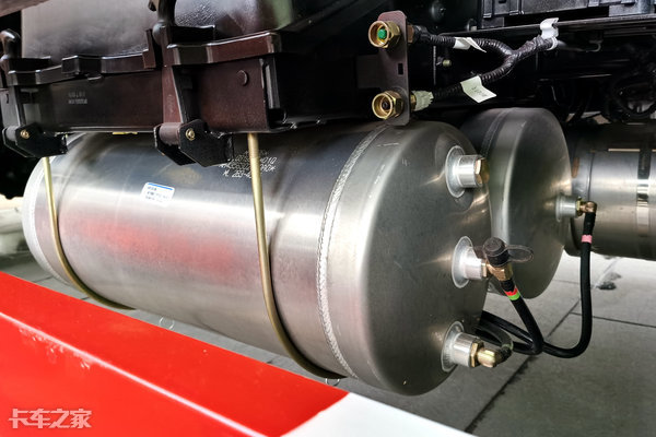 高顶双卧+600L大油箱，福田奥铃大黄蜂home版载货