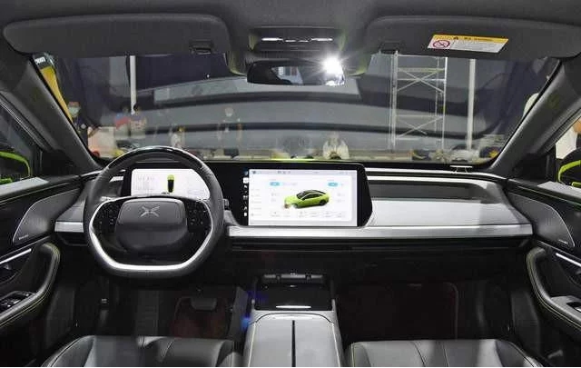 剪刀门值13.7万？小鹏P7鹏翼版是物有所值还是膨