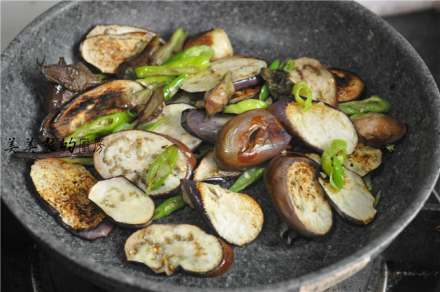 吃了30年茄子，這做法還是第一次見，細嫩噴香，比紅燒肉還好吃