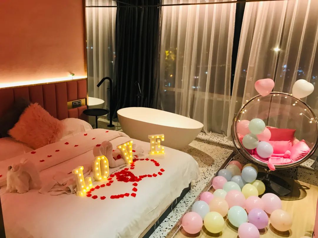 来粤塔电竞酒店，承包你的520浪漫之夜