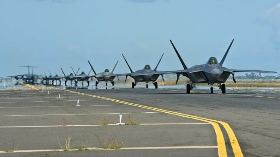 刚秀完肌肉，美军就撤走关岛的轰炸机，这番迷之操作有何深意？