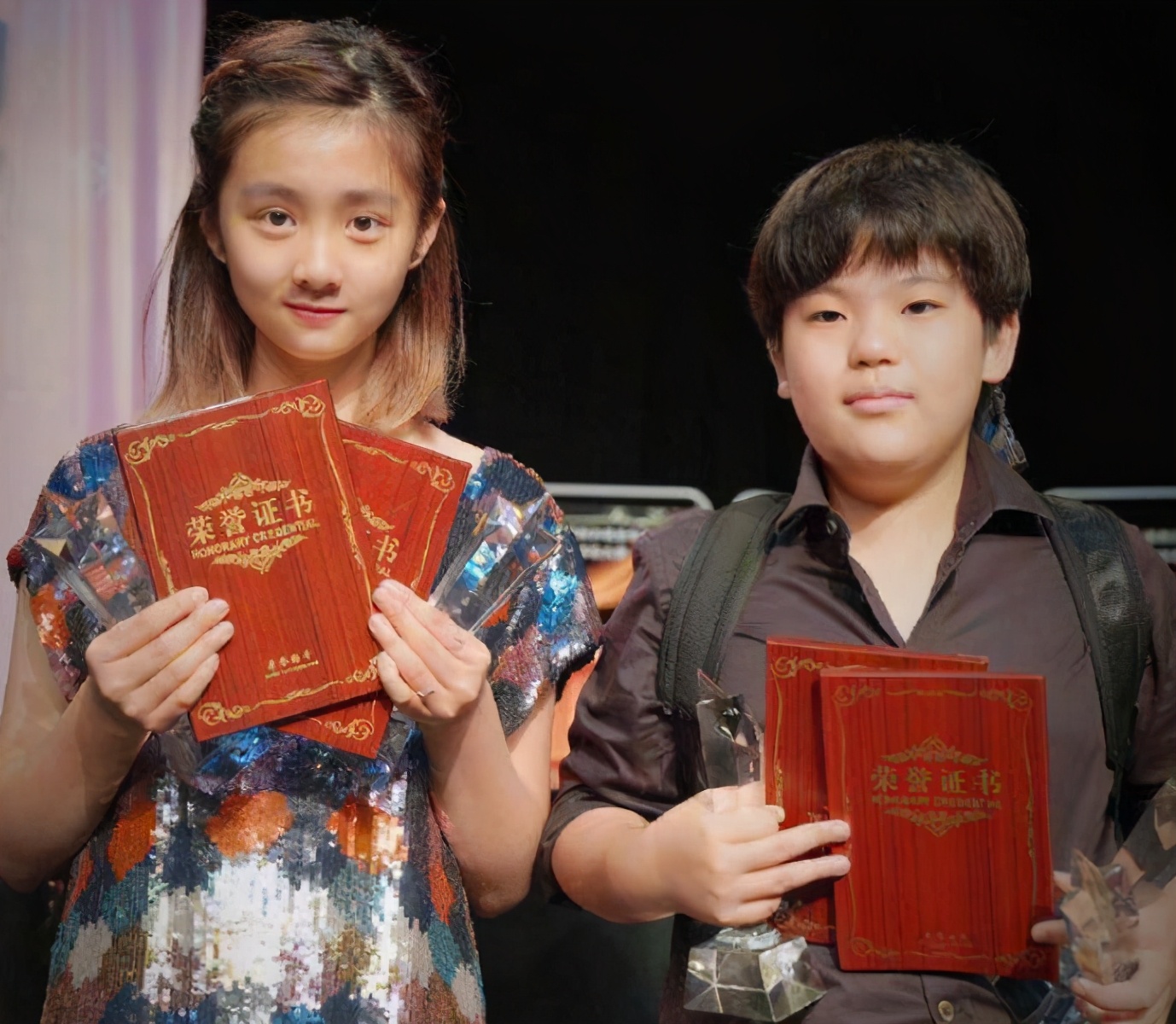 黄多多13岁上高中，精通英语和钢琴，有个会教娃的爸妈多么重要