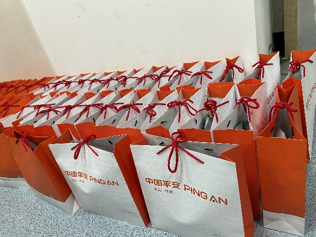 警民互动 送清凉 暖警心——平安普惠江西分公司慰问一线民警