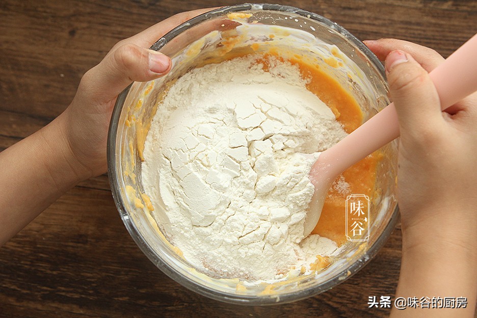 入秋了，这糕点吃一次馋一次，不用烤箱，营养不上火，老少皆宜