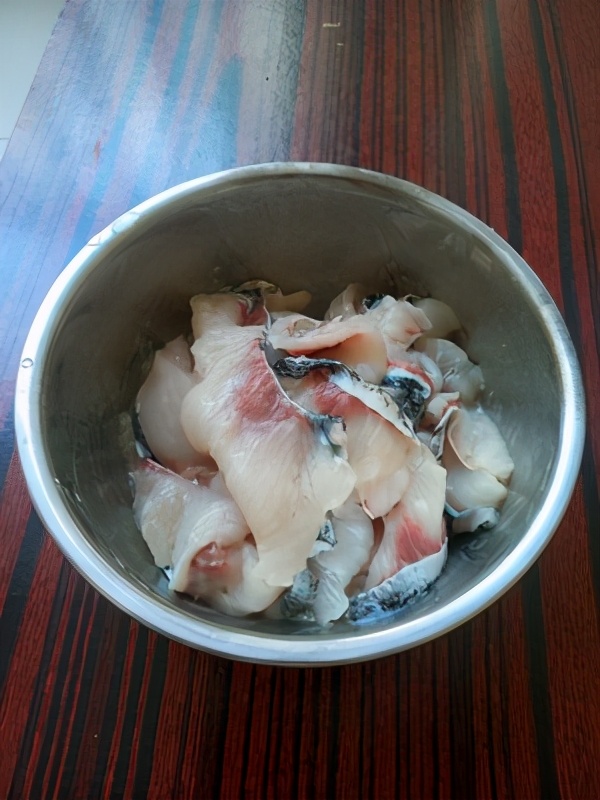 水煮鱼片~麻辣鲜香.特别Q弹，步骤详细，在家也能做出饭店味道