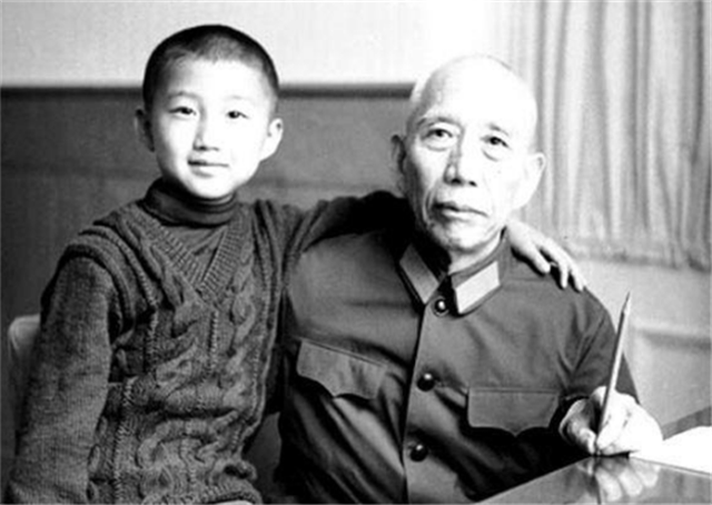 开国上将王震：新疆重生的大功臣