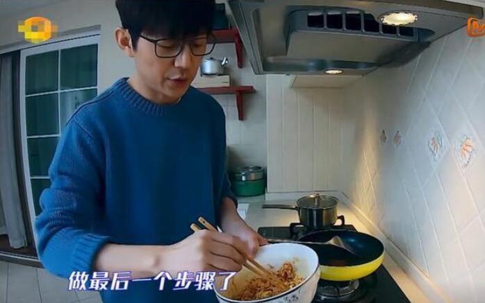 走进何炅在长沙的家，厨房里全是速食奶茶和泡