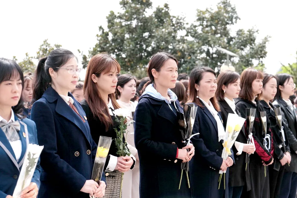 天府新区华阳幼儿园及第十二幼儿园清明节祭扫革命烈士陵园活动
