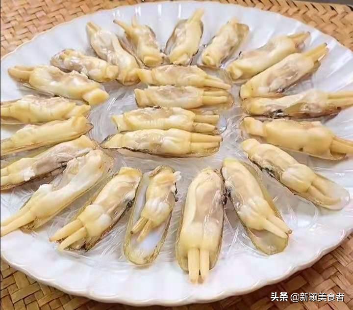 How to make fresh, fragrant and plump garlic vermicelli. Steamed razor clams and razor meat are