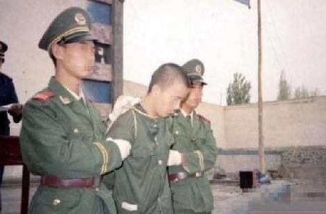 兵马俑有多值钱？陕西农民曾经偷走5件，卖出